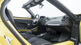 Alfa Romeo 4C Spider Yellow (2016) - wersja amerykańska - widok ogólny wnętrza z przodu