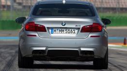 BMW M5 F10 Facelifting (2014) - widok z tyłu