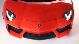 Lamborghini Aventador LP700-4 - przód - reflektory włączone