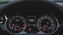 Volkswagen Touran 2.0 TDI 150 KM - galeria redakcyjna - zestaw wskaźników