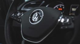 Volkswagen Touran 2.0 TDI 150 KM - galeria redakcyjna - kierownica