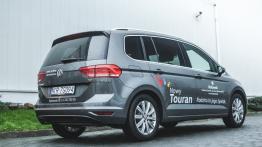 Volkswagen Touran 2.0 TDI 150 KM - galeria redakcyjna - widok z tyłu