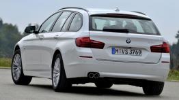 BMW serii 5 F11 520d Touring (2015) - widok z tyłu