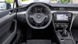 Volkswagen Passat B8 Variant (2015) - kokpit