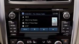 Nissan Altima V - radio/cd/panel lcd