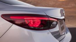 Mazda 6 III sedan Facelifting (2016) - lewy tylny reflektor - włączony