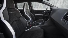 Seat Leon III ST Cupra (2015) - widok ogólny wnętrza z przodu