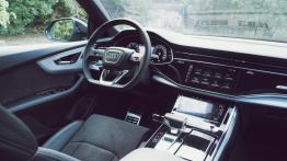 Audi Q8 50 TDI 286 KM - galeria redakcyjna (2) - widok ogólny wnętrza z przodu