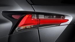 Lexus NX 300h (2014) - lewy tylny reflektor - włączony