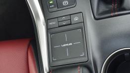 Lexus NX 300h (2014) - panel sterowania na tunelu środkowym