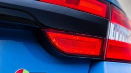 Jaguar XFR-S - prawy tylny reflektor - włączony