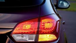 Chevrolet Cruze kombi - prawy tylny reflektor - włączony