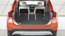 BMW X1 Facelifting - prezentacja w Monachium - tylna kanapa złożona, widok z bagażnika