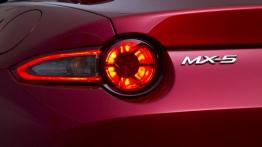 Mazda MX-5 IV (2015) - lewy tylny reflektor - włączony