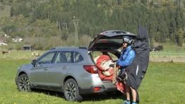 Subaru Outback 2015 2.5i - wersja europejska - tył - bagażnik otwarty