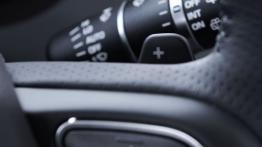 Range Rover Evoque - wersja 3-drzwiowa - manetka zmiany biegów pod kierownicą