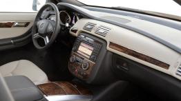 Mercedes klasy R 2011 - pełny panel przedni