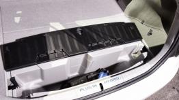 Toyota Prius Plug-in Hybrid - bagażnik, akcesoria