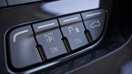 Ford Kuga II - przyciski na konsoli środkowej