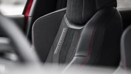 Peugeot 308 II Hatchback GTi (2016) - fotel pasażera, widok z przodu
