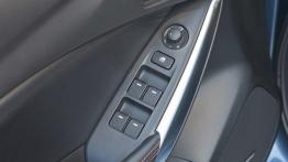 Mazda 6 (2013) kombi - sterowanie w drzwiach