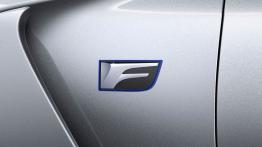 Lexus RC F (2015) - emblemat boczny
