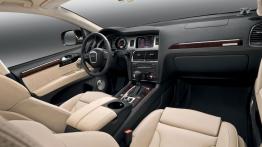 Audi Q7 2009 - pełny panel przedni