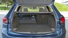 Mazda 6 (2013) kombi - tylna kanapa złożona, widok z bagażnika