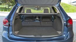Mazda 6 (2013) kombi - tylna kanapa złożona, widok z bagażnika