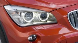 BMW X1 Facelifting - prezentacja w Monachium - prawy przedni reflektor - wyłączony
