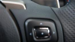 Lexus RC F (2015) - manetka zmiany biegów pod kierownicą