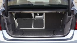 BMW serii 3 ActiveHybrid - tylna kanapa złożona, widok z bagażnika