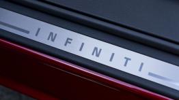Infiniti Q50 2.0 Turbo (2014) - listwa progowa