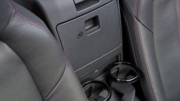 Mazda MX-5 IV (2015) - akcesoria funkcjonalne między fotelami