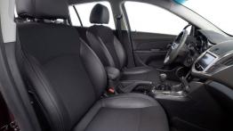 Chevrolet Cruze kombi - widok ogólny wnętrza z przodu