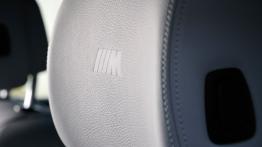BMW X6 M - zagłówek na fotelu kierowcy, widok z przodu