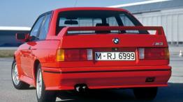 BMW M3 E30 - widok z tyłu