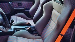 BMW M3 E30 - widok ogólny wnętrza z przodu