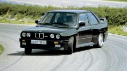 BMW M3 E30 - widok z przodu