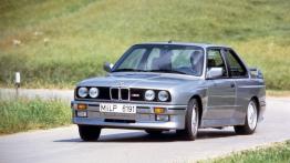 BMW M3 E30 - widok z przodu