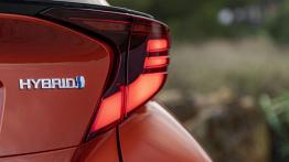 Toyota C-HR (2020) - prawy tylny reflektor - w³±czony