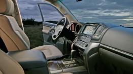 Toyota Land Cruiser 200 - pełny panel przedni