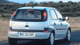 Opel Corsa C 2001 - widok z tyłu