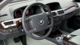 BMW Seria 7 E65 2002 - pełny panel przedni