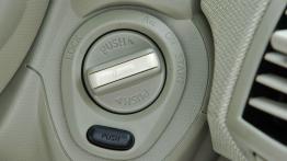 Nissan Micra 2005 - inny element panelu przedniego