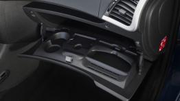 Peugeot 206+ - schowek przedni otwarty
