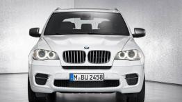 BMW X5 M50d - przód - reflektory włączone