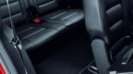 Volkswagen Touran II (2011) - fotele trzeciego rzędu rozłożone - widok z kabiny