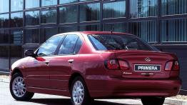 Nissan Primera 2001 - widok z tyłu