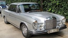 Mercedes W111 - widok z przodu